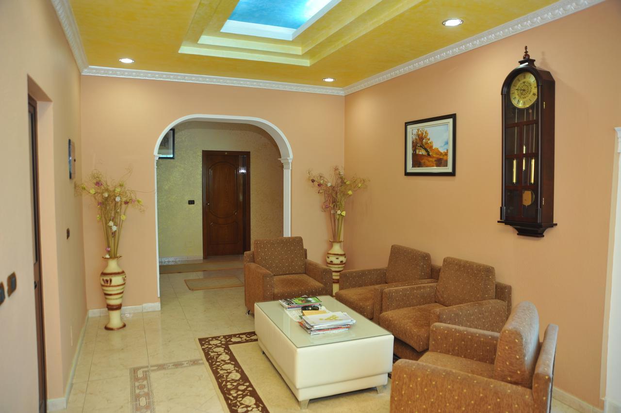 Hasmegaj Hotel Mahall' e Kryethuit